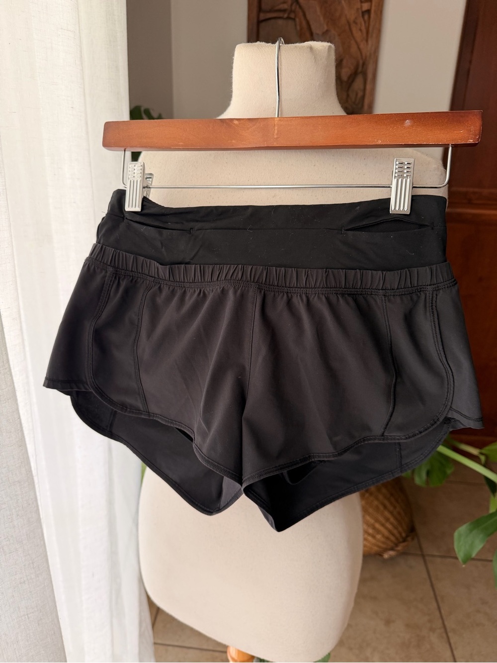 Lululemon Black Run Speed Up Athletic Shorts Size 4